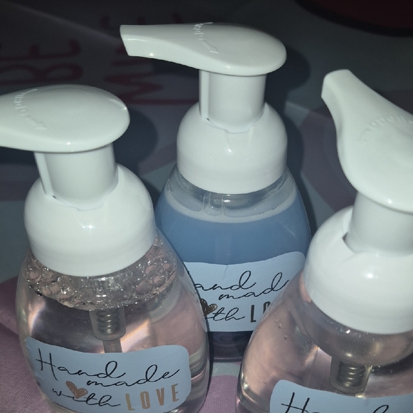 Foaming Hand Soap - Handcrafted-Winner's Choice - Picture 4 of 4